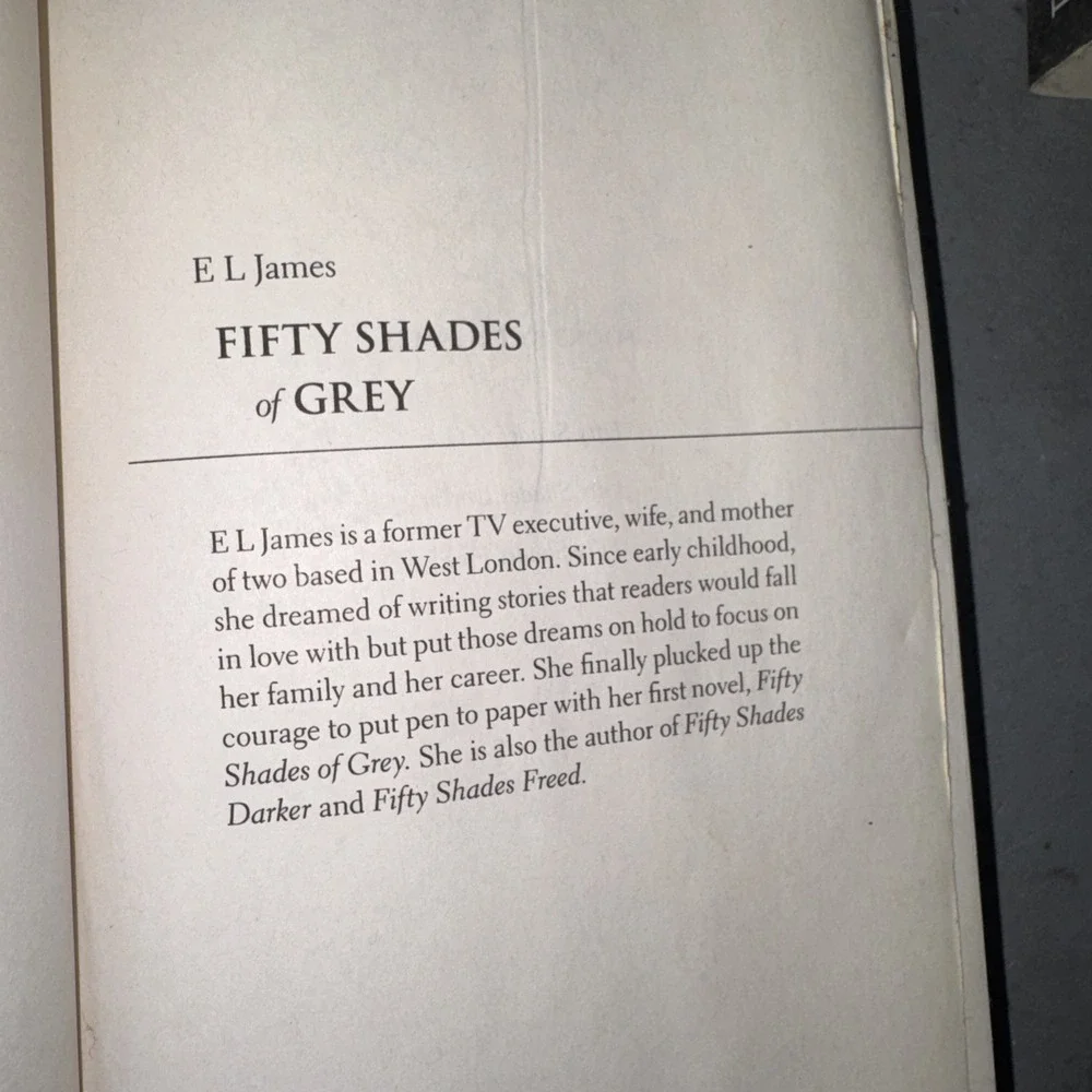 Fifty Shades Darker : Book Two of the Fifty Shades Trilogy by E. L. James (2012,